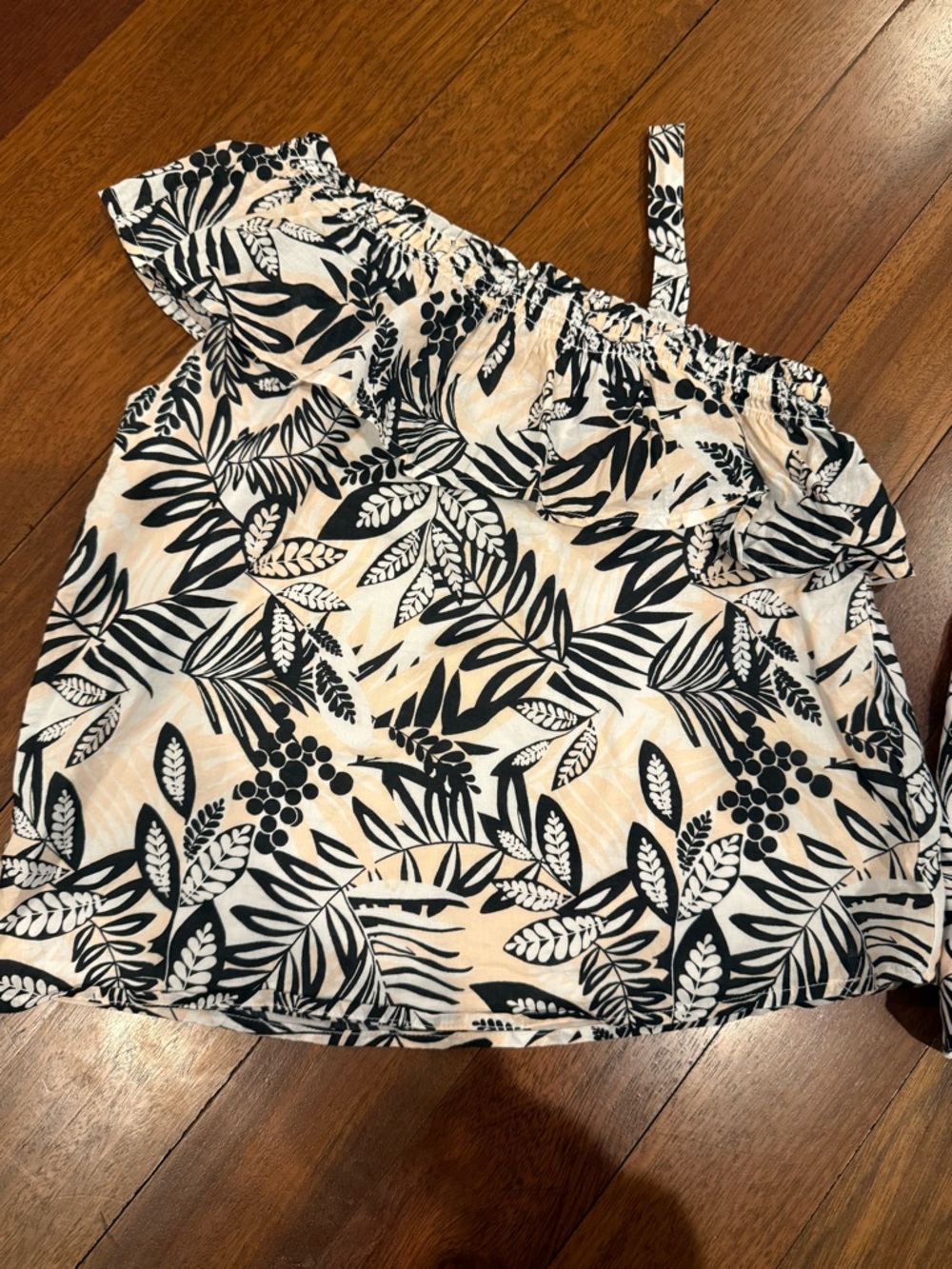 Janie and Jack TROPICAL LEAVES RUFFLE SHOULDER TOP and shorts set sz 8 - Picture 4 of 8